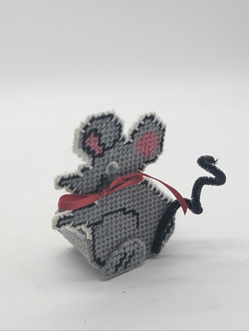 Vintage Handmade Plastic Canvas Mouse Mini Basket Treat Holder Candy Dish Gray